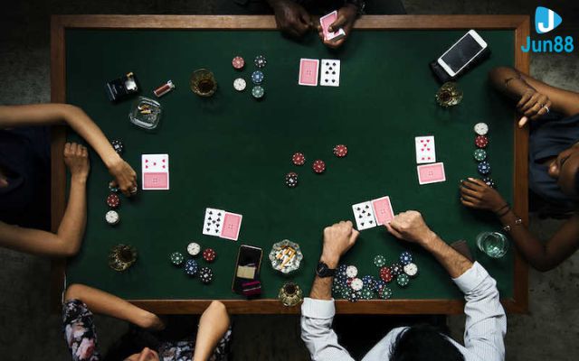 Bài Rác Trong Poker Là Gì? Cách Nhận Biết 99% Thắng